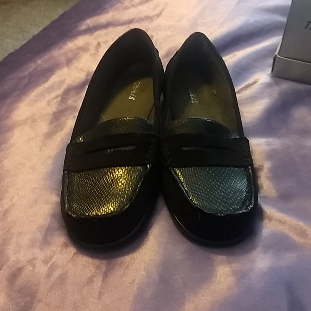 Shoes - Picture 2 of 3